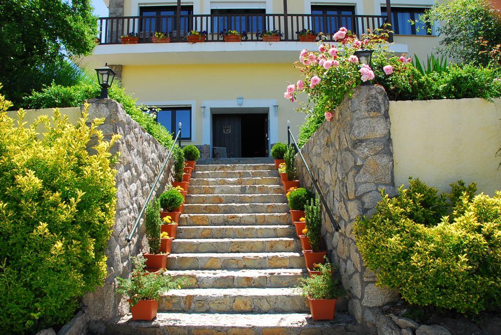 A Lastriña Hostal Trives Exterior foto